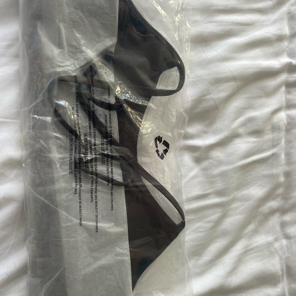 Alo yoga espresso airlift intrigue bra - brand new not opened